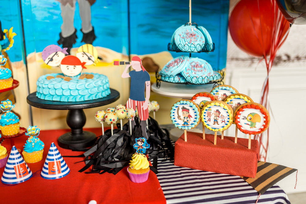 Праздничный стол на «пиратском» дне рождения