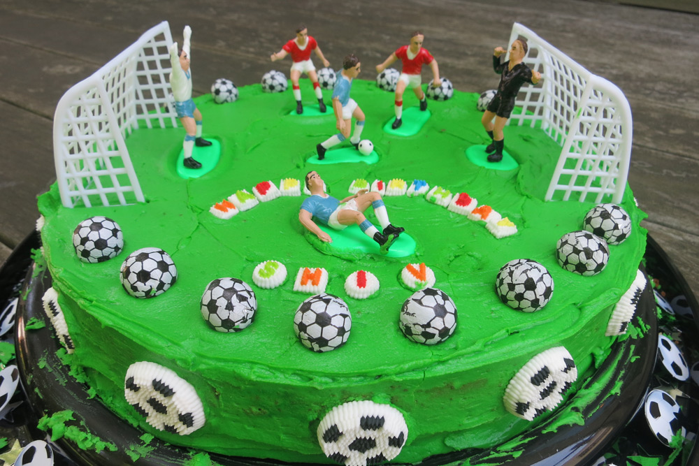 Праздничный торт на футбольную вечеринку